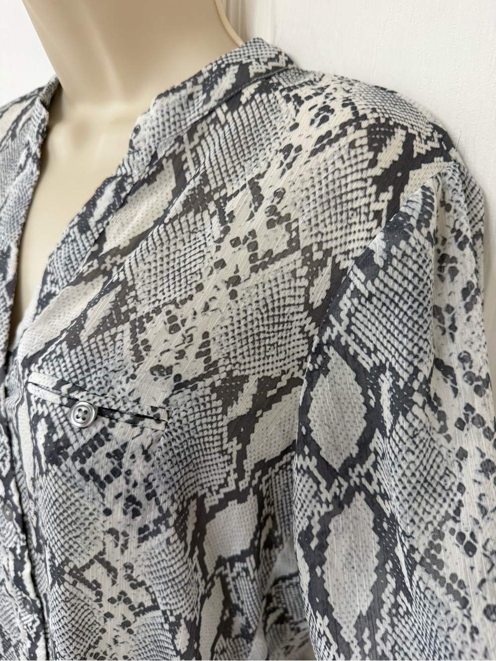 KUT from the Kloth Harper Snake Print Roll Tab Blouse Gray Small - Picture 8 of 15
